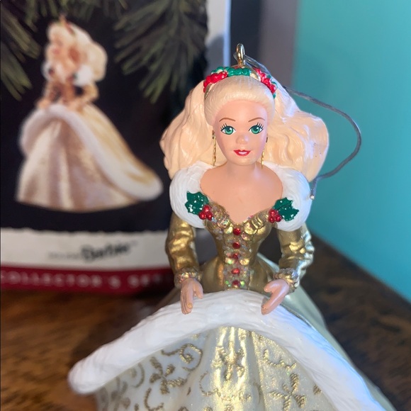 Hallmark Keepsake 1994 Holiday Barbie Collector’s Series - Picture 3 of 7